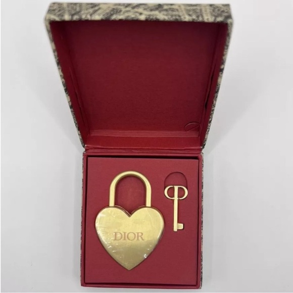 Dior Beauty Heart Limited Edition Gold tone Padlock Cadena & Key - New in Box - Picture 6 of 8
